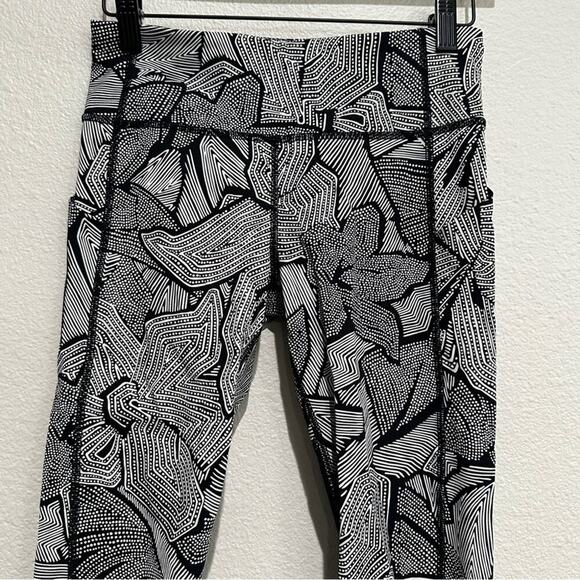 Lululemon Pace Rival Crop Dottie Tribe White Black SZ 4 - Picture 7 of 11